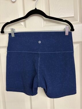 245. Lululemon wunder under 6” shorts *Spray 21" Indigo Spray Mineral Blue sz 10